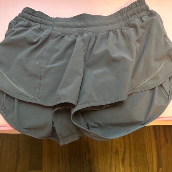 lululemon hotty hot shorts - Picture 1 of 3
